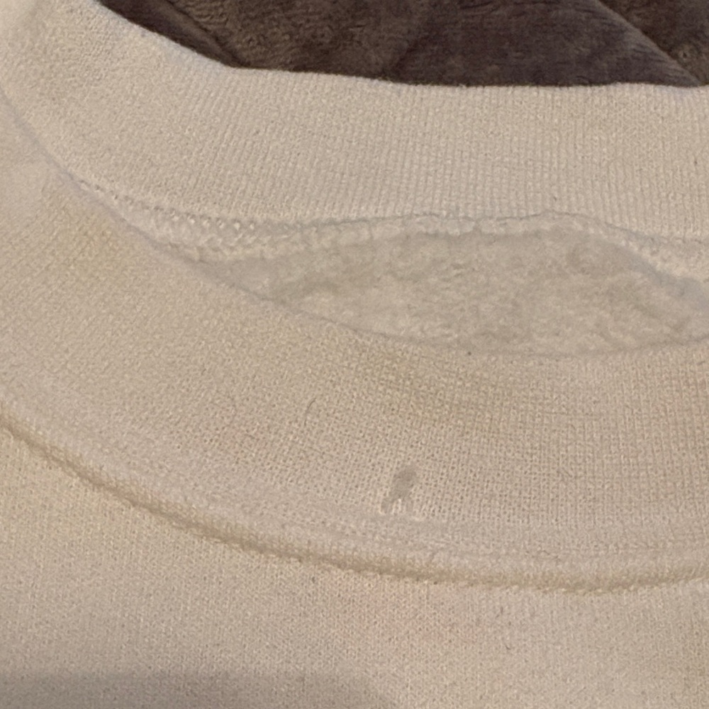 Graphic White Sweatshirt with Bear Print.  XL - Soft - Picture 4 of 5